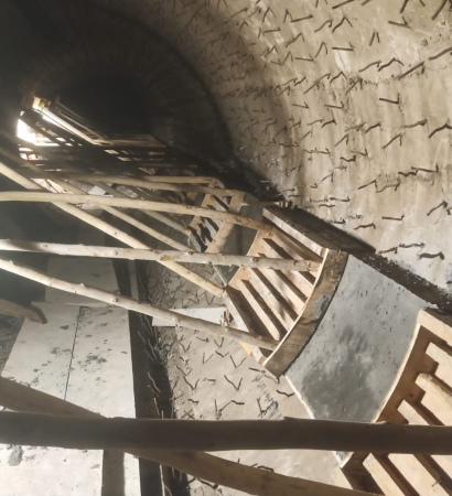 alternate shuttering process for dense refractory lining
